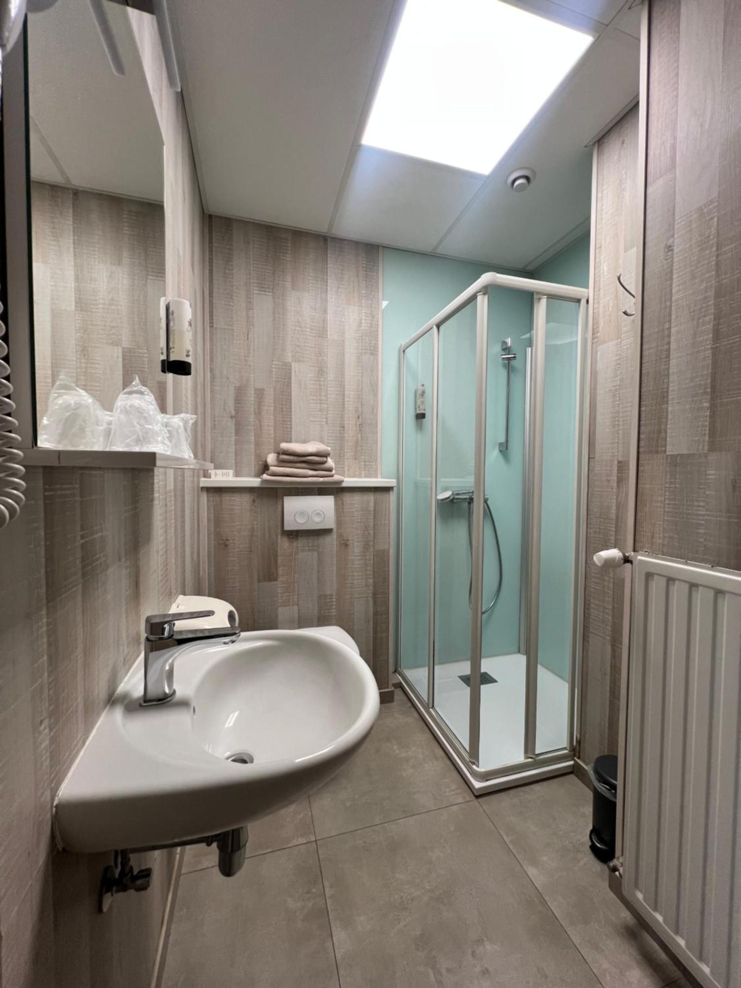 Hotel De Venne Genk Luaran gambar
